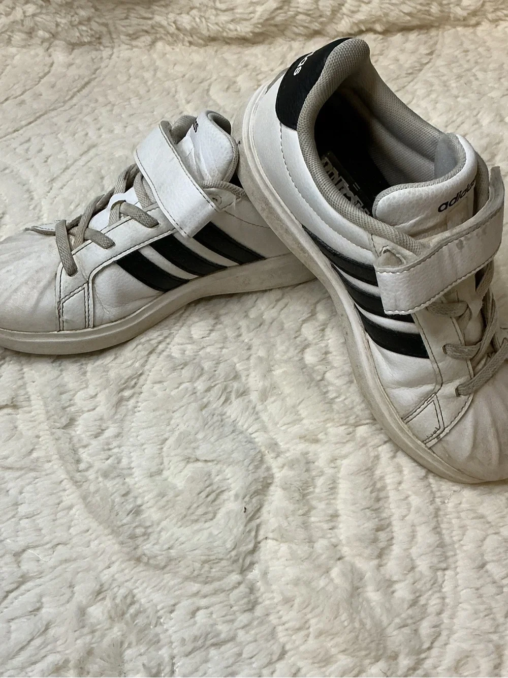 adidas White Kids Sneakers with Black Stripes Sz 2